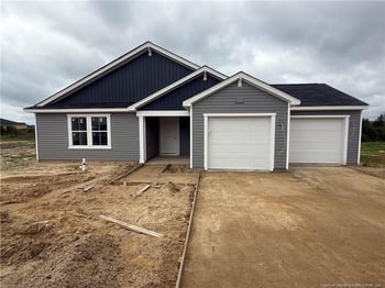951 Sapphire Stone Ln, Hope Mills, NC 28348