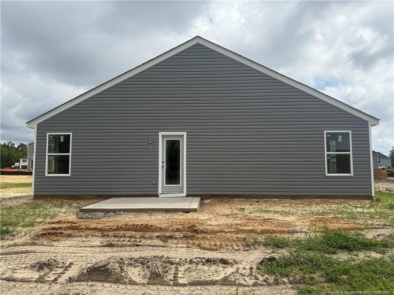 951 Sapphire Stone Ln, Hope Mills, NC 28348