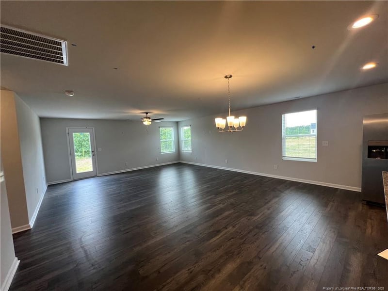 951 Sapphire Stone Ln, Hope Mills, NC 28348