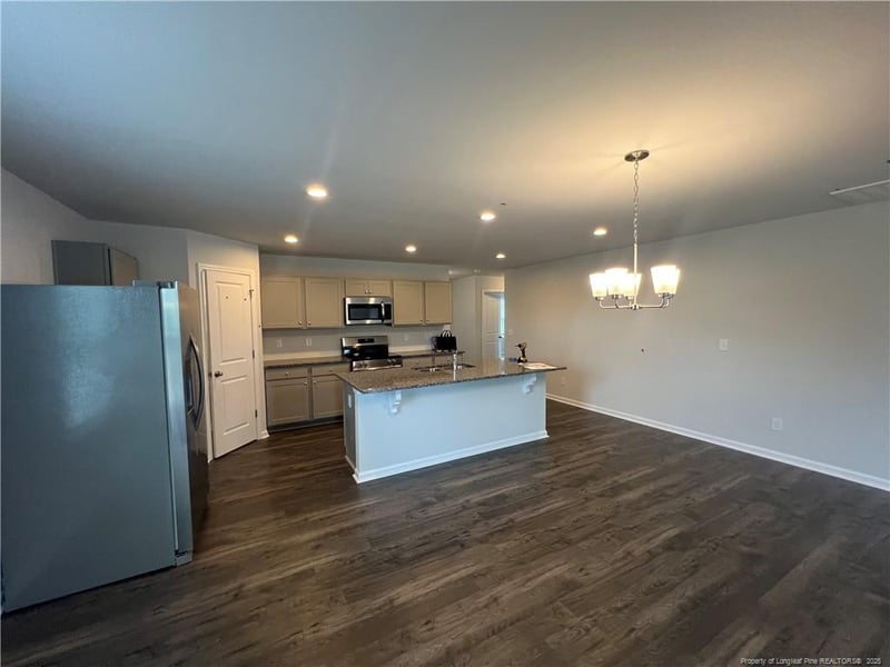 951 Sapphire Stone Ln, Hope Mills, NC 28348