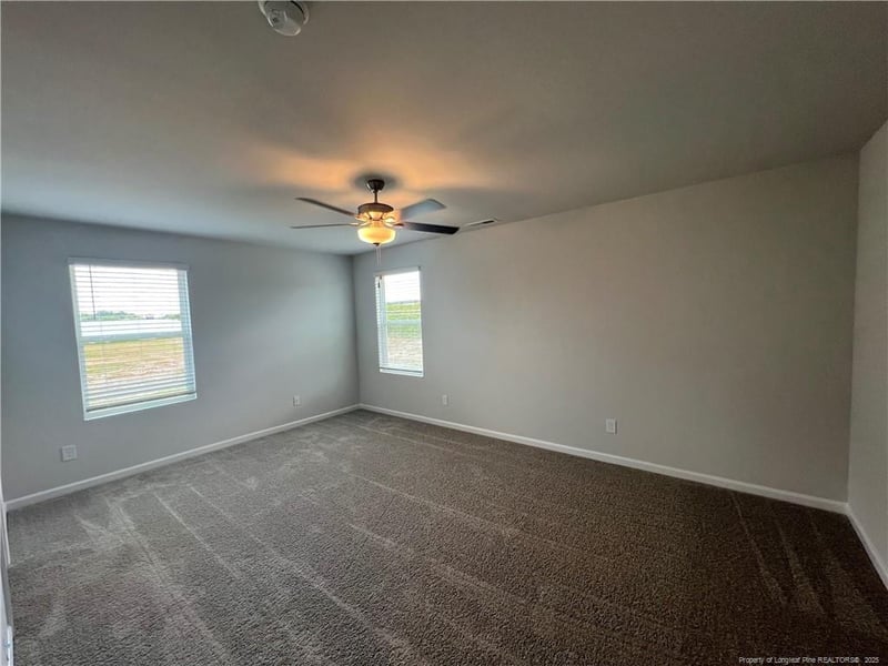 951 Sapphire Stone Ln, Hope Mills, NC 28348