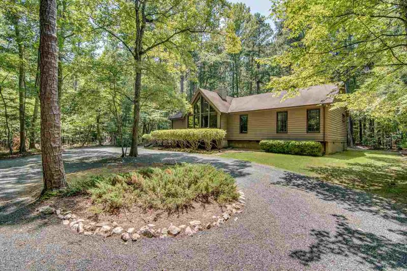 9513 Coachway Dr, Chapel Hill, NC 27516