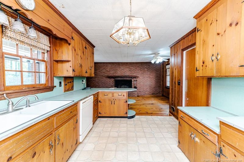 952 Arbor Ln, Sanford, NC 27330