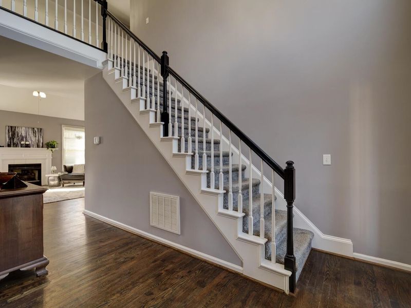 9521 Meadowmont Ln, Raleigh, NC 27615