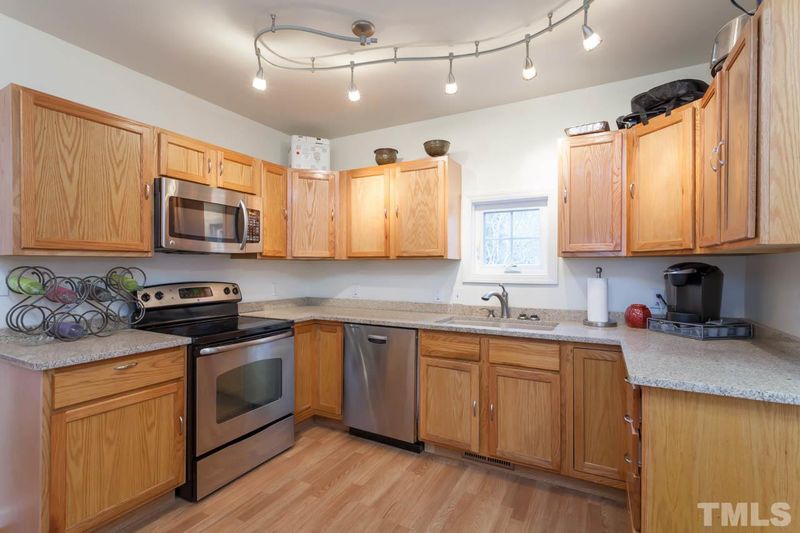 9525 Roseanna Dr, Wake Forest, NC 27587
