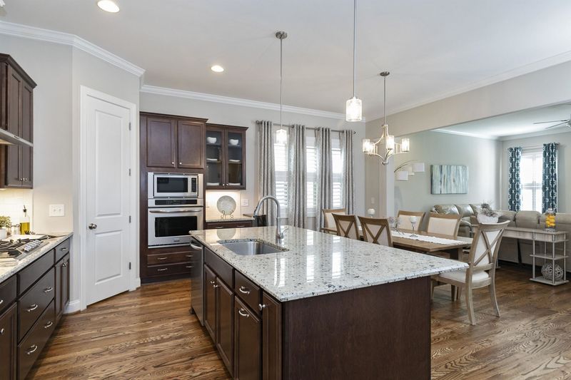 953 Regency Cottage Pl, Cary, NC 27518