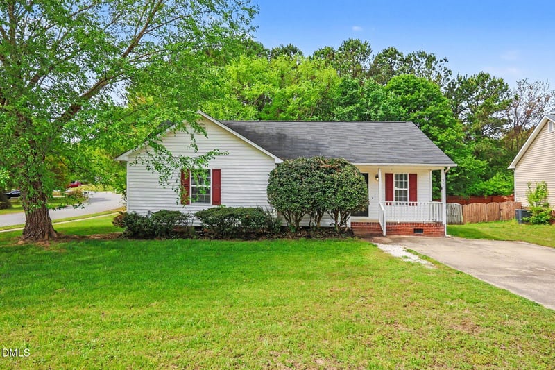 956 Philwood Ct, Fuquay Varina, NC 27526