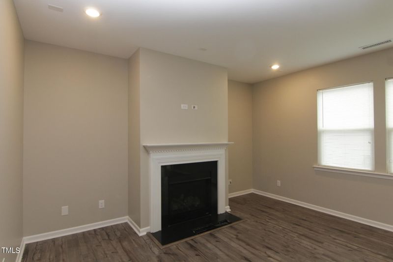 958 Avondale Dr, Clayton, NC 27520