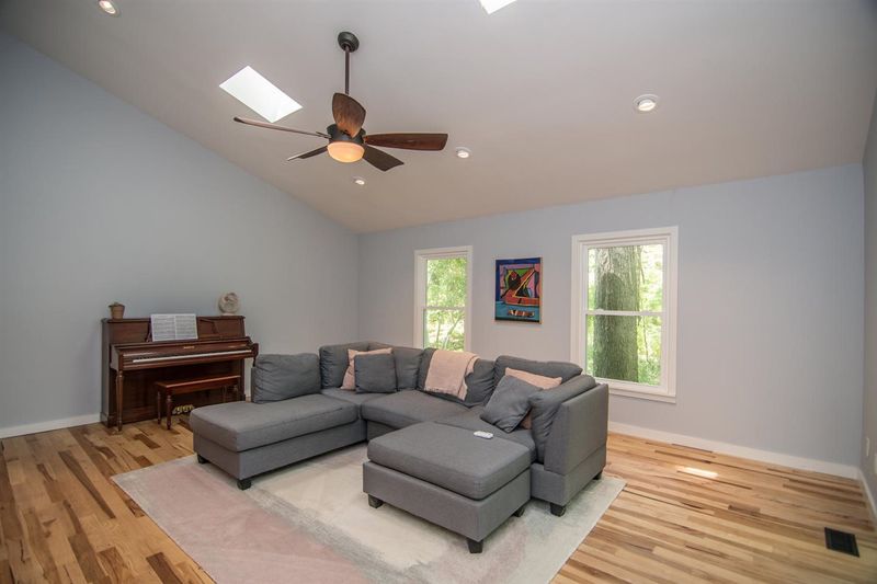 9601 Leslie Dr, Chapel Hill, NC 27516