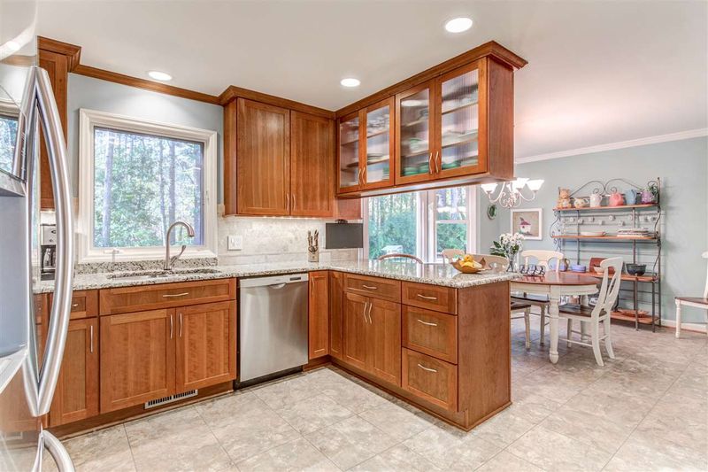 9612 Kingsford Dr, Cary, NC 27518
