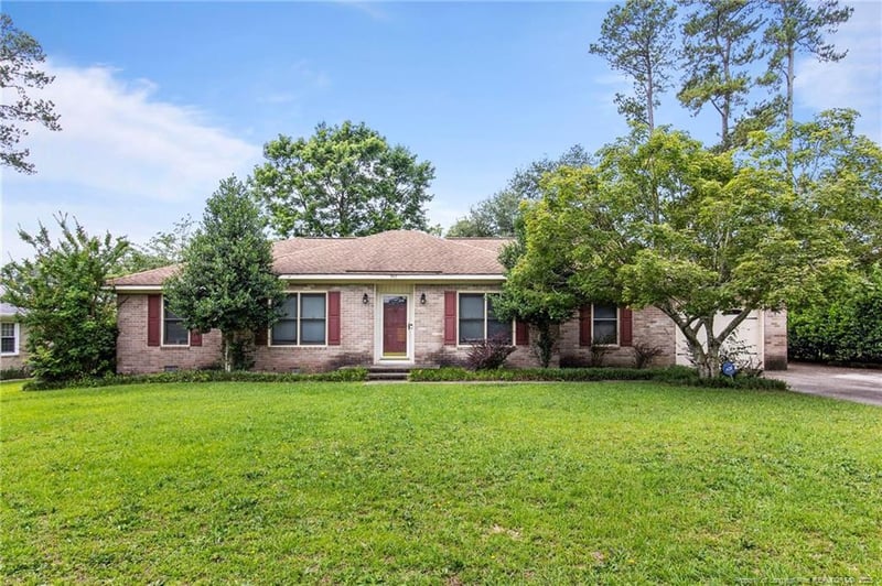 962 Dandridge Dr, Fayetteville, NC 28303