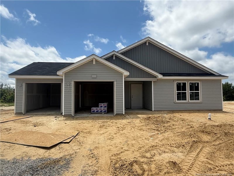 963 Sapphire Stone Ln, Hope Mills, NC 28348