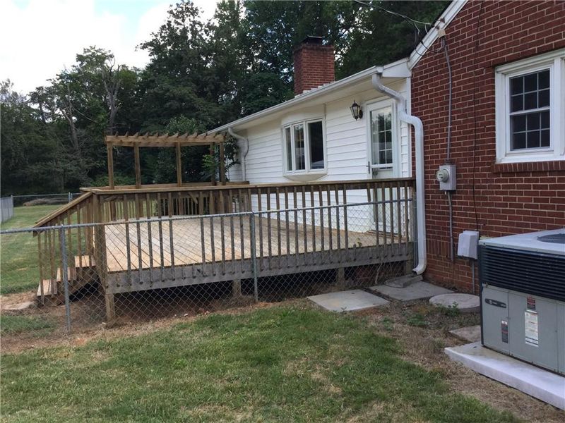 966 Hahn Rd, Burlington, NC 27215