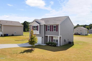 97 Long Meadow Ln, Fuquay Varina, NC 27526