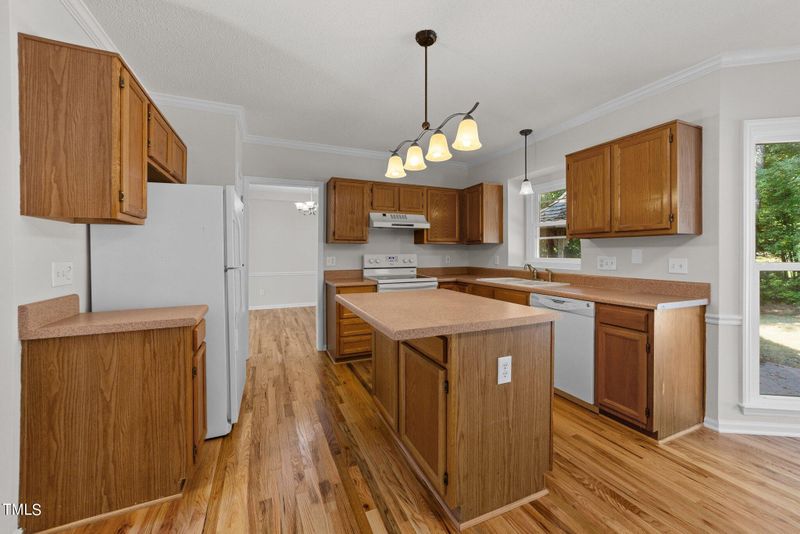 9705 Batesville Dr, Raleigh, NC 27617