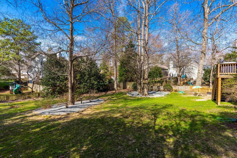 9705 Dansington Ct, Raleigh, NC 27615