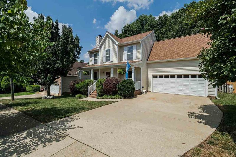 9705 Erinsbrook Dr, Raleigh, NC 27617