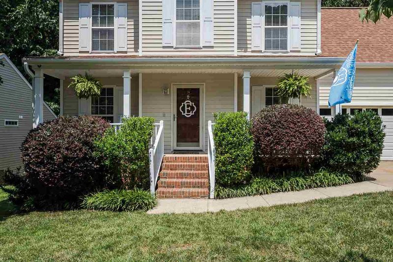9705 Erinsbrook Dr, Raleigh, NC 27617