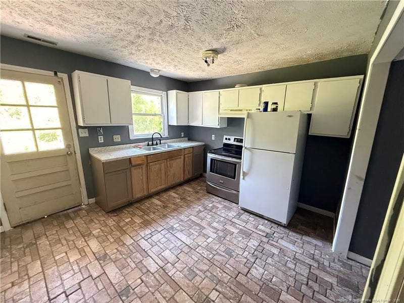 973 Odom Dr, Fayetteville, NC 28304