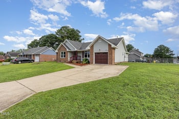 974 Eastman Rd, Fayetteville, NC 28314