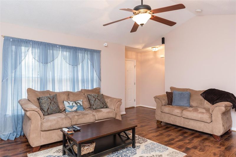 98 Richmond Dr, Clayton, NC 27527