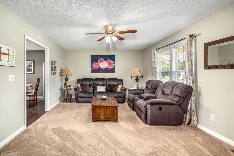 98 Sommerset Dr, Clayton, NC 27520