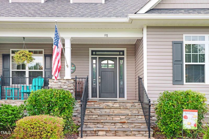98 Summit Overlook Dr, Clayton, NC 27527