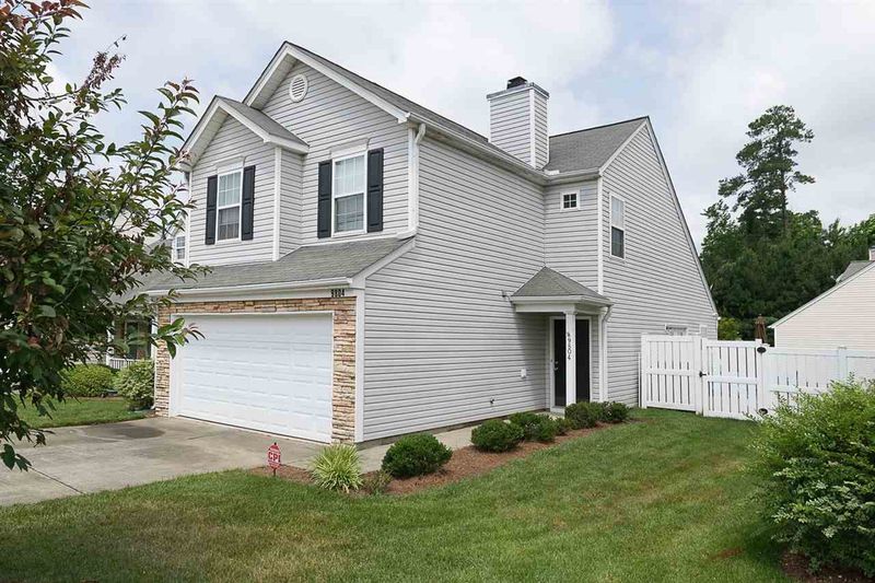 9804 Treymore Dr, Raleigh, NC 27617