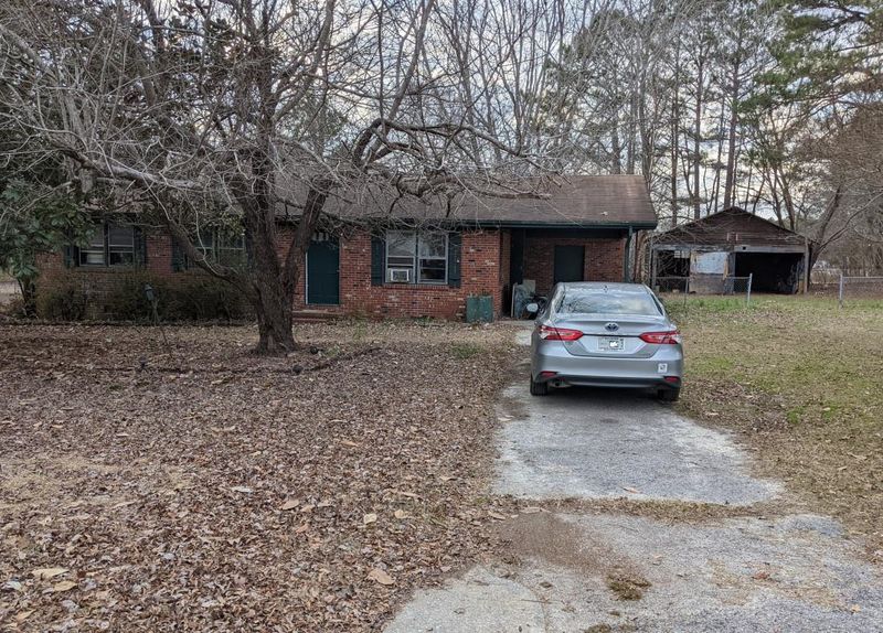 9812 Small Pond Ln, Raleigh, NC 27603