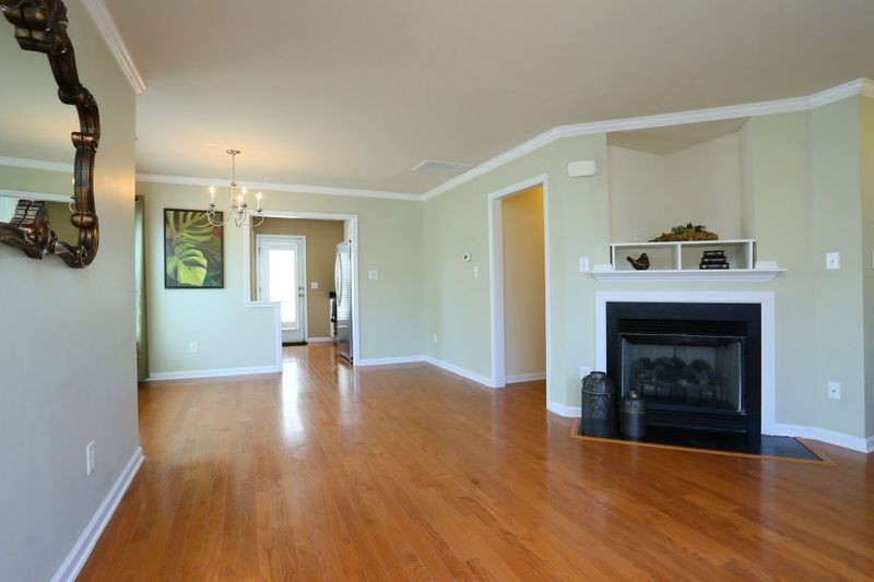 9817 Castain Dr, Raleigh, NC 27617