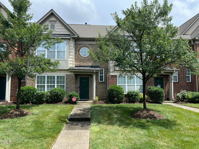 9819 Castain Dr, Raleigh, NC 27617