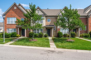 9819 Castain Dr, Raleigh, NC 27617