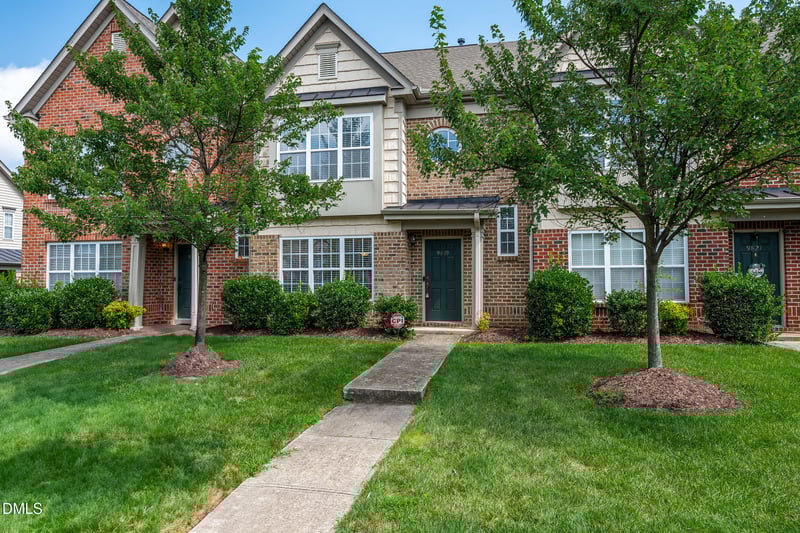 9819 Castain Dr, Raleigh, NC 27617