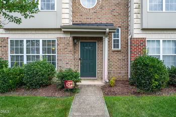 9819 Castain Dr, Raleigh, NC 27617