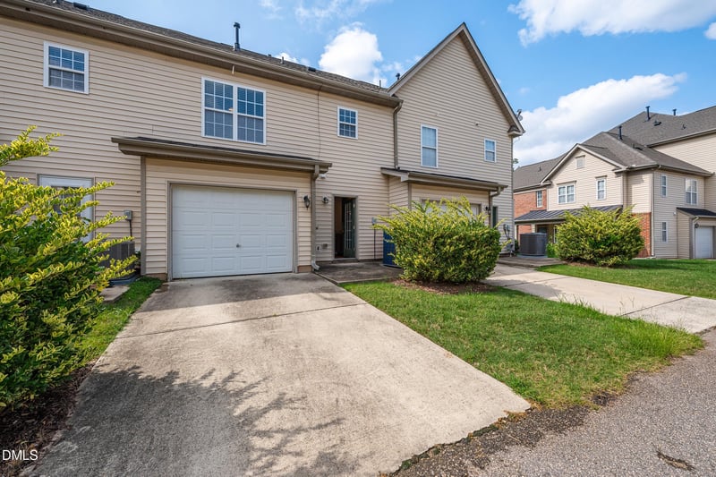 9819 Castain Dr, Raleigh, NC 27617