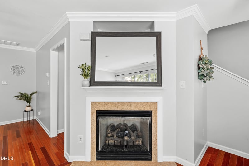 9819 Castain Dr, Raleigh, NC 27617