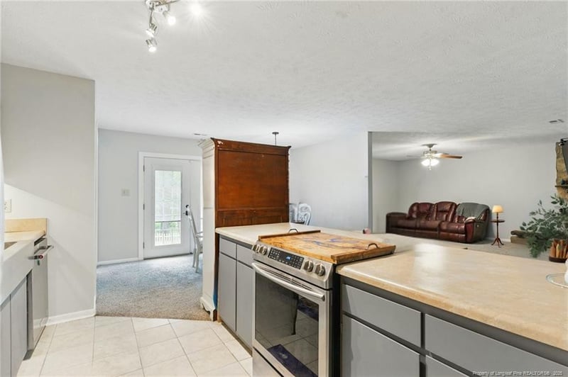 989 Millstream Rd, Fayetteville, NC 28314