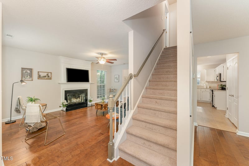 9904 Erinsbrook Dr, Raleigh, NC 27617