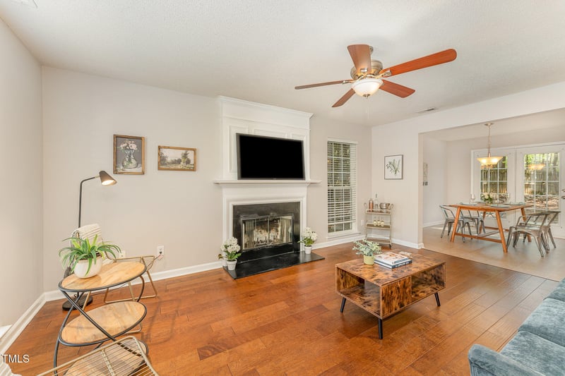 9904 Erinsbrook Dr, Raleigh, NC 27617