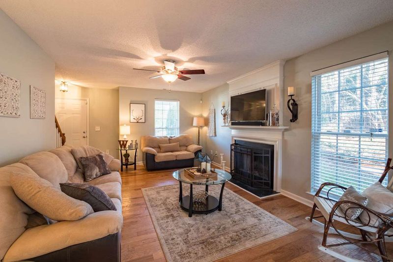 9912 Erinsbrook Dr, Raleigh, NC 27617