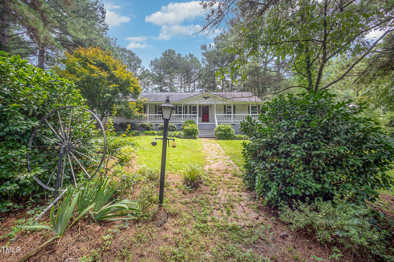 9913 Regal Dr, Angier, NC 27501