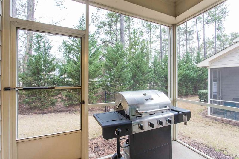 9929 Lynnberry Pl, Raleigh, NC 27617