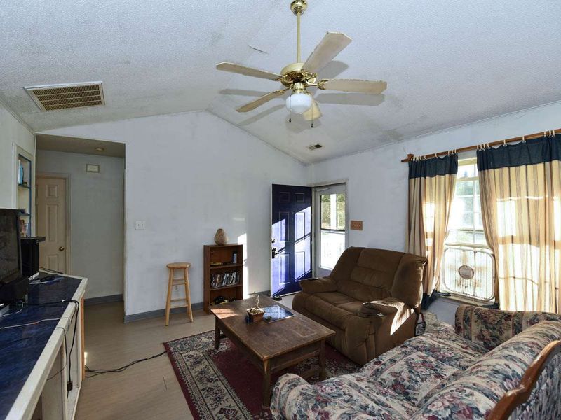 993 Lee Rd, Clayton, NC 27520