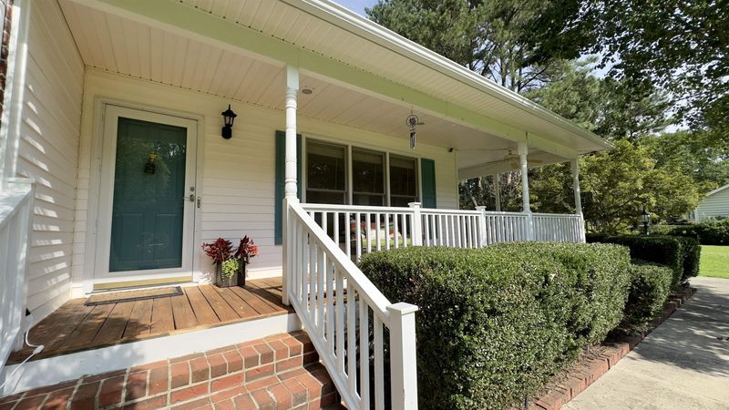 9940 Huntwyck Dr, Raleigh, NC 27603