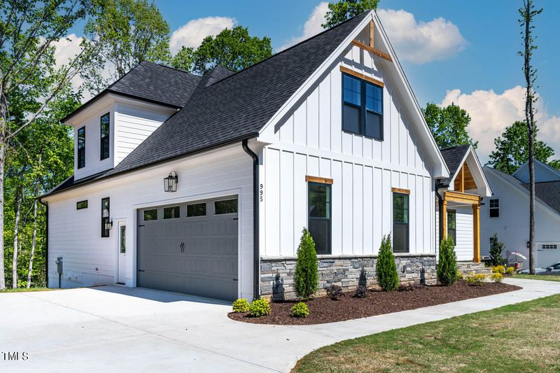 995 Browning Pl, Youngsville, NC 27596
