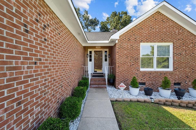 995 Eastman Rd, Fayetteville, NC 28314