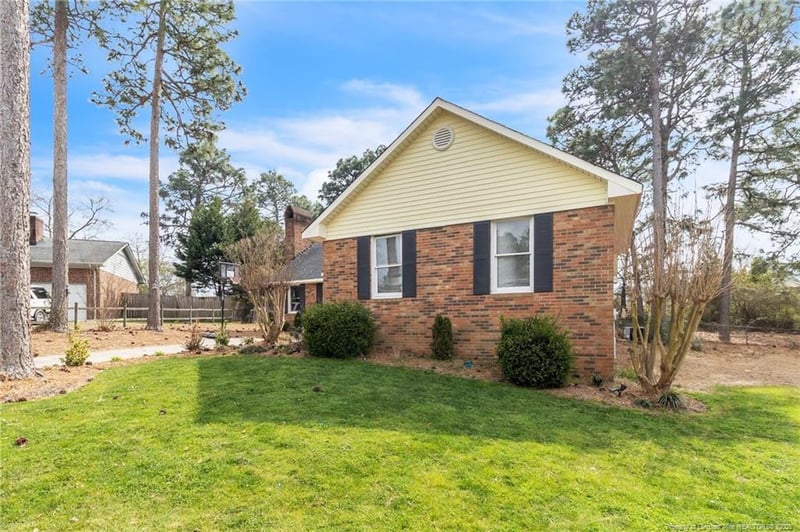 995 Pepperwood Dr, Fayetteville, NC 28311
