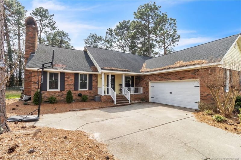995 Pepperwood Dr, Fayetteville, NC 28311