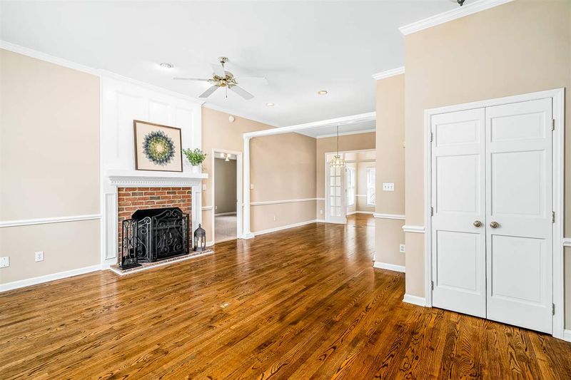 9957 Huntwyck Dr, Raleigh, NC 27603