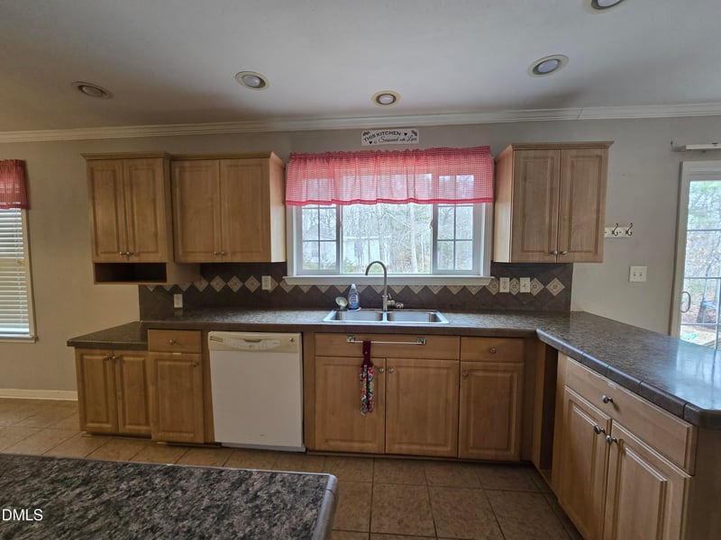 9984 Nc 42 , Holly Springs, NC 27540